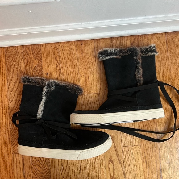 TOMS Vista Boots Black Faux Fur Size 9 - Picture 4 of 11